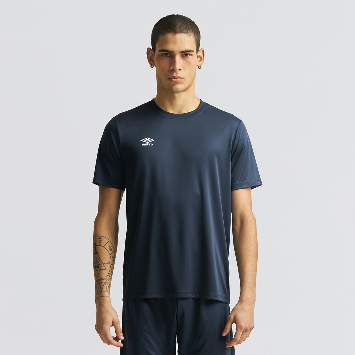 Camisa Masculina Umbro Legacy — foto do produto em fundo branco