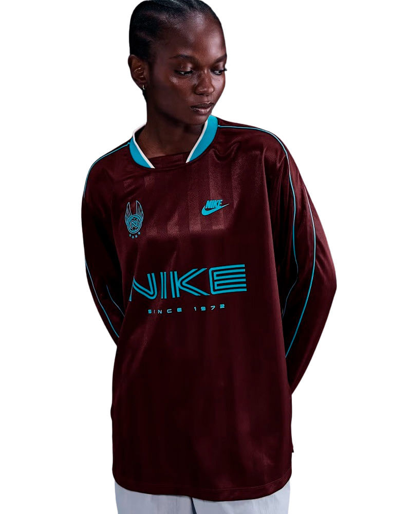 Camisa Nike Sportswear Jersey Feminina — foto do produto em fundo branco