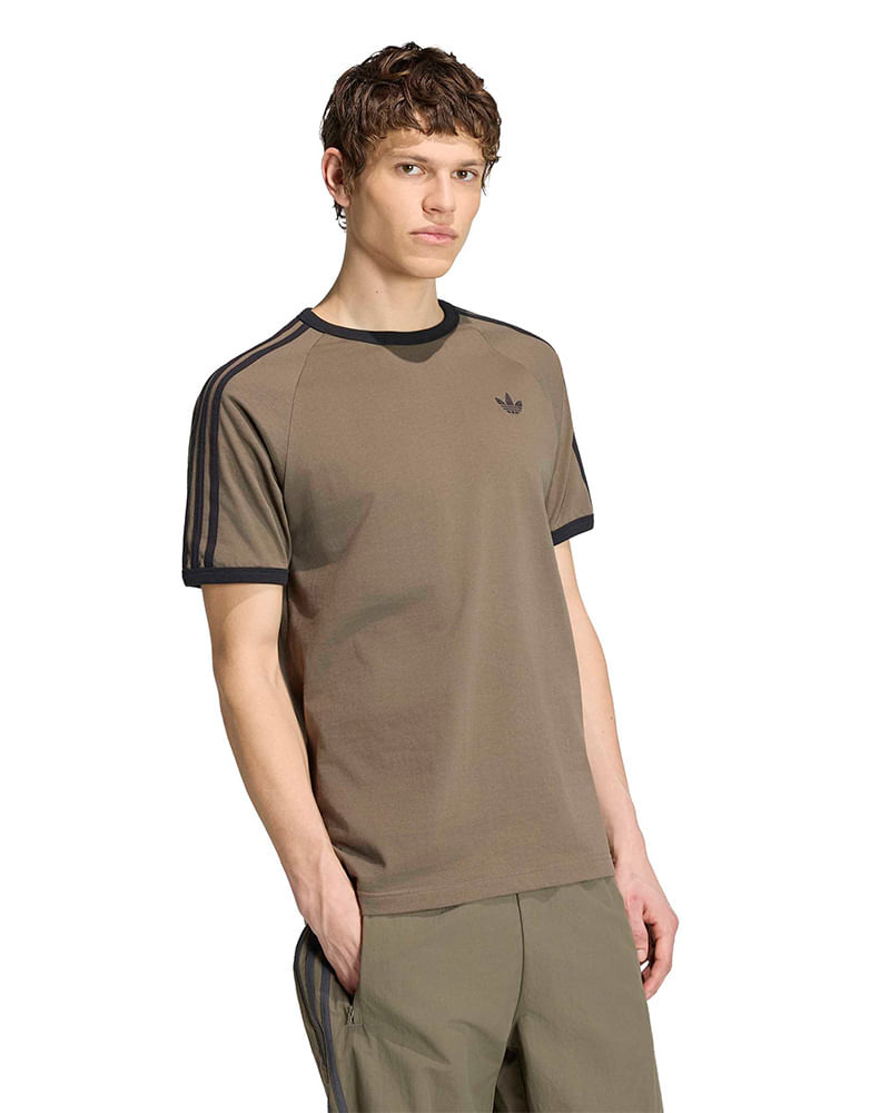 Camiseta adidas Classica Adicolor Masculina — foto do produto em fundo branco