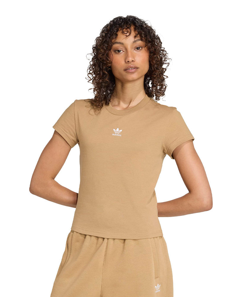 Camiseta adidas Trefoil Essentials Feminina — foto do produto em fundo branco