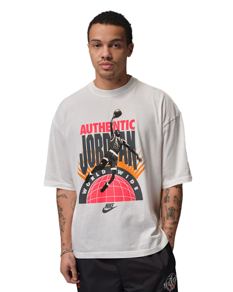 Camiseta Jordan Reissue Oversized Crew Masculina — foto do produto em fundo branco