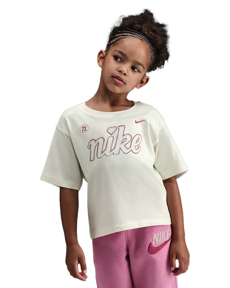 Camiseta Nike Cozy Infantil — foto do produto em fundo branco