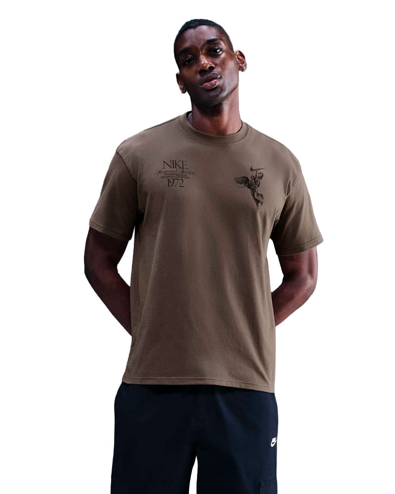 Camiseta Nike M90 Oc Wings Victory Masculina — foto do produto em fundo branco