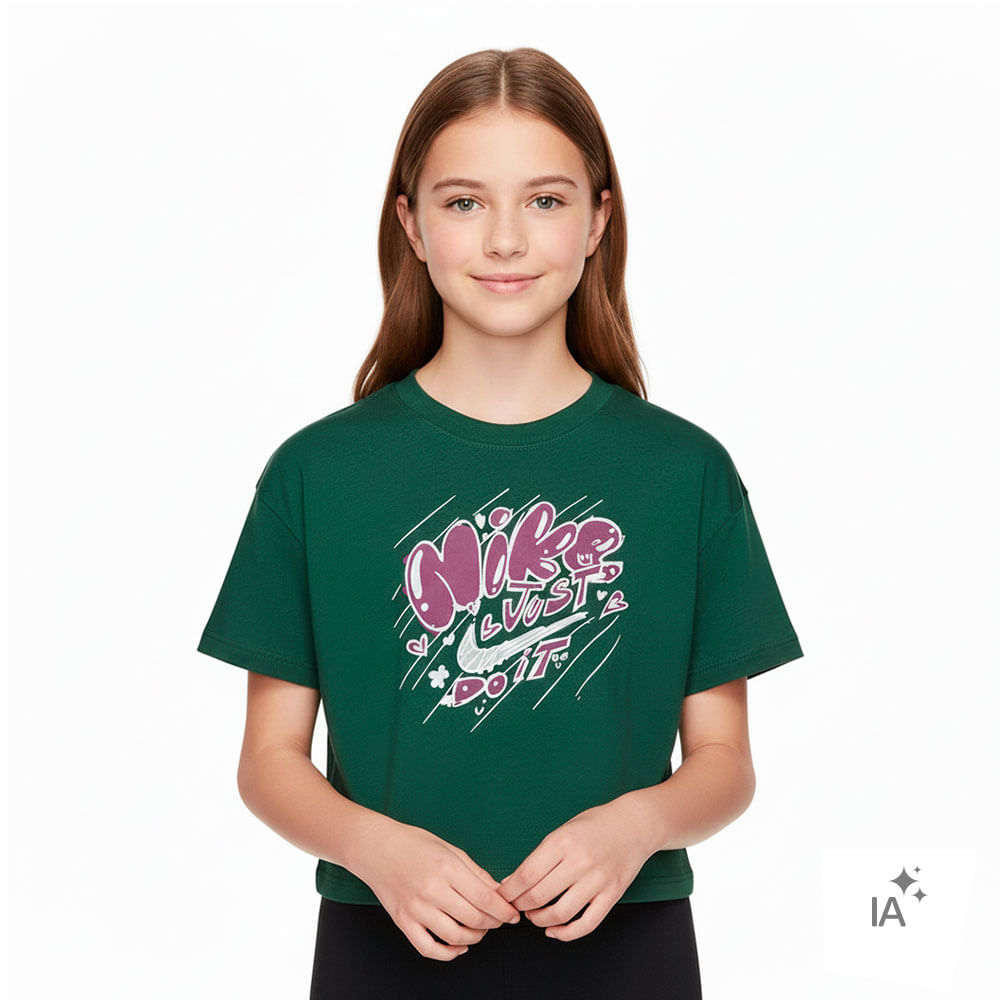 Camiseta Nike Sportswear Essentials Infantil — foto do produto em fundo branco
