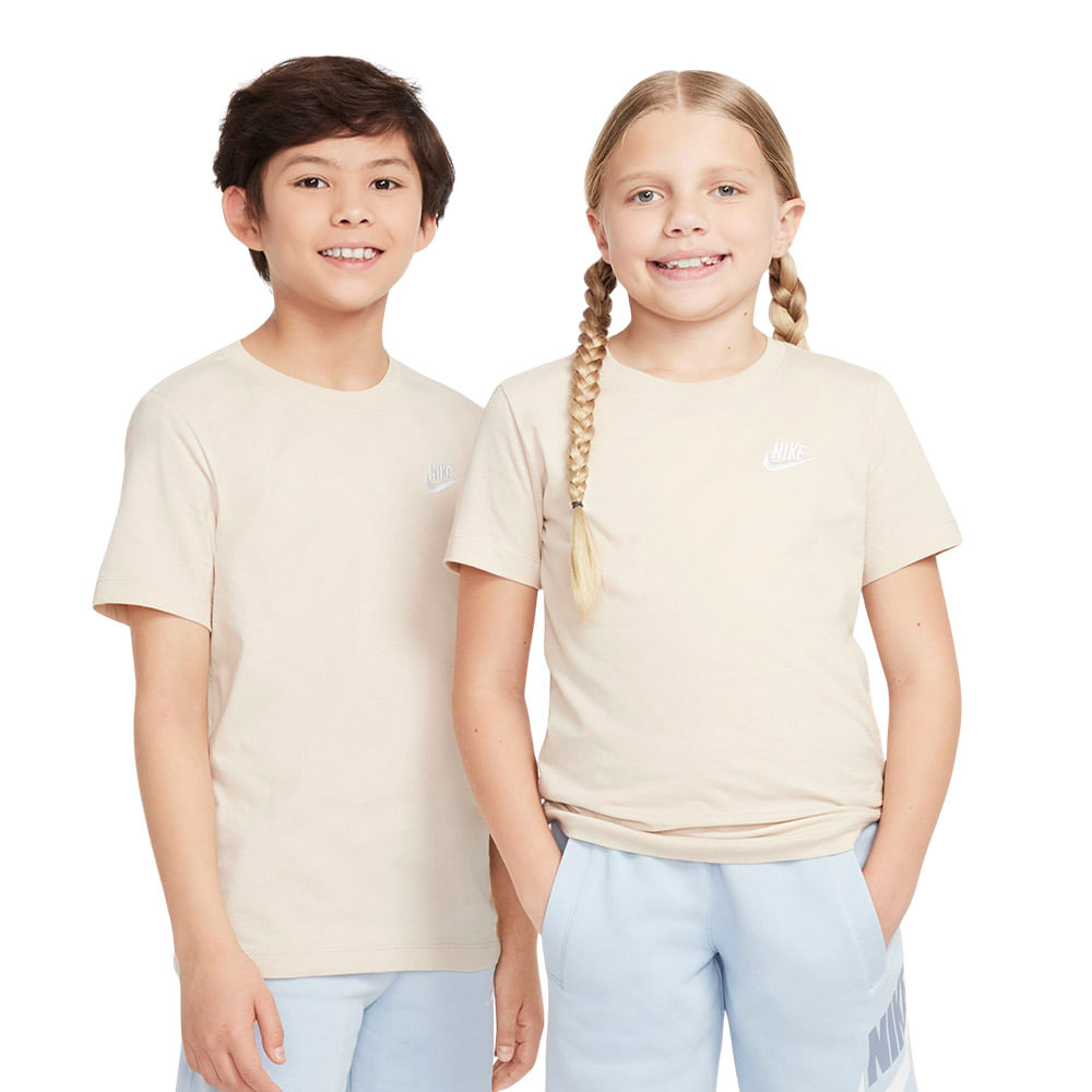 Camiseta Nike Sportswear Futura Infantil — foto do produto em fundo branco