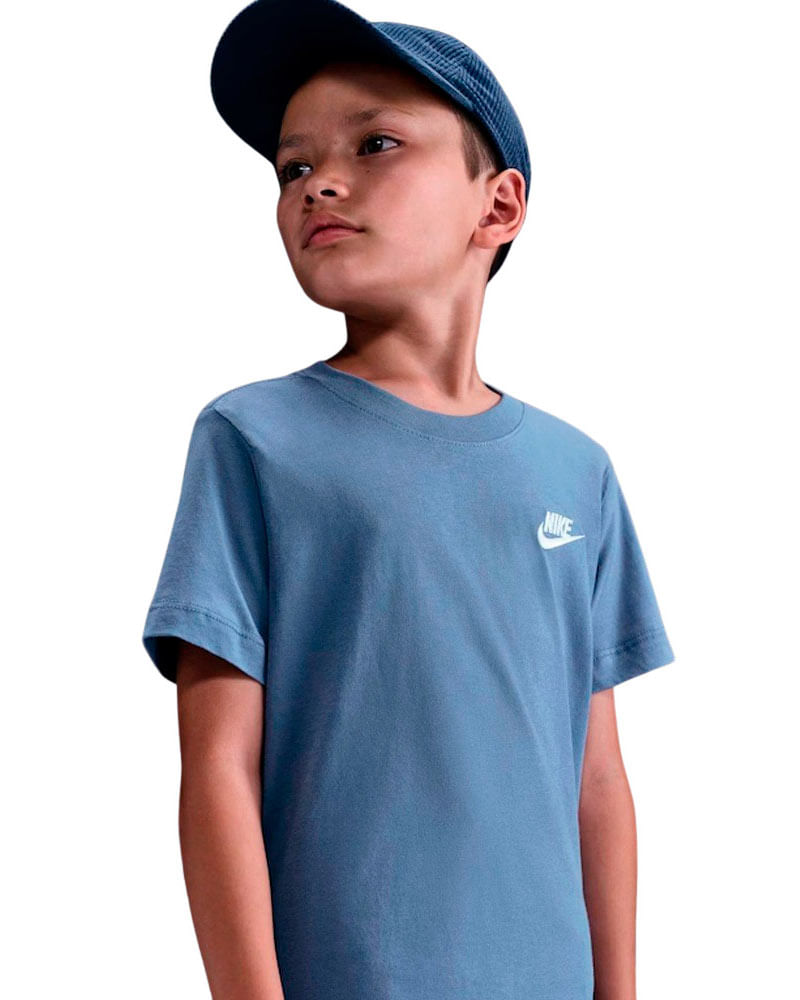 Camiseta Nike Sportswear Futura Infantil — foto do produto em fundo branco