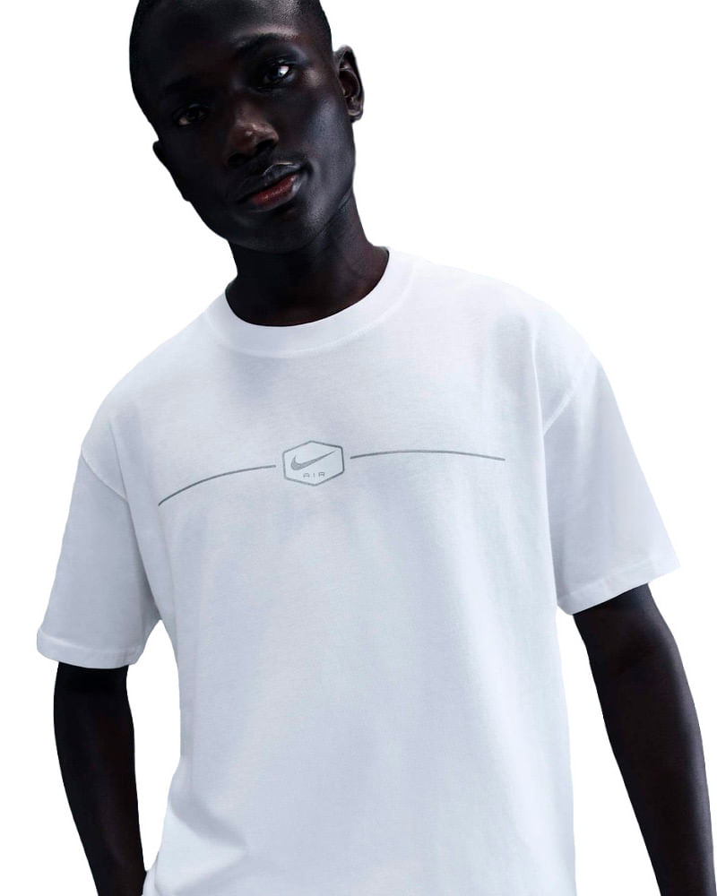 Camiseta Nike Sportswear M90 Masculina — foto do produto em fundo branco