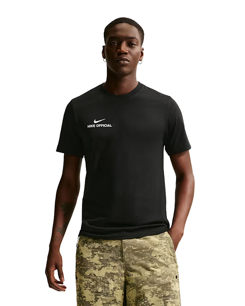 Camiseta Nike Sportswear STD Official Unissex — foto do produto em fundo branco