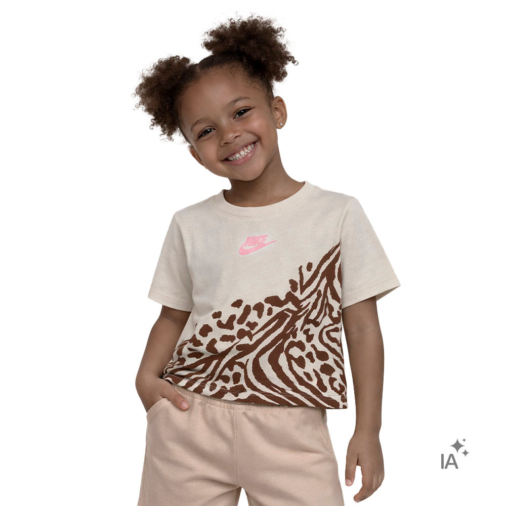 Camiseta Nike Wild Warmth Infantil — foto do produto em fundo branco