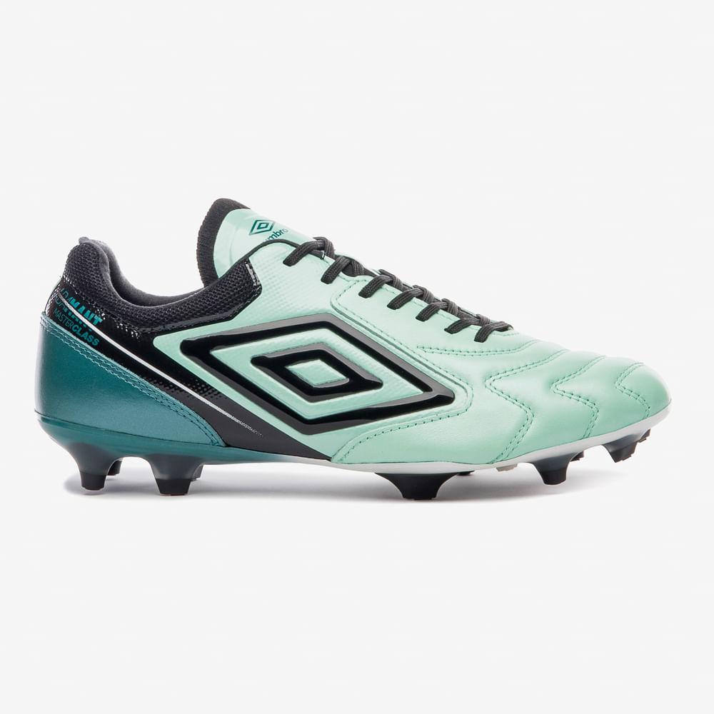 Chuteira Campo Umbro Adamant Master Class Pro — foto do produto em fundo branco