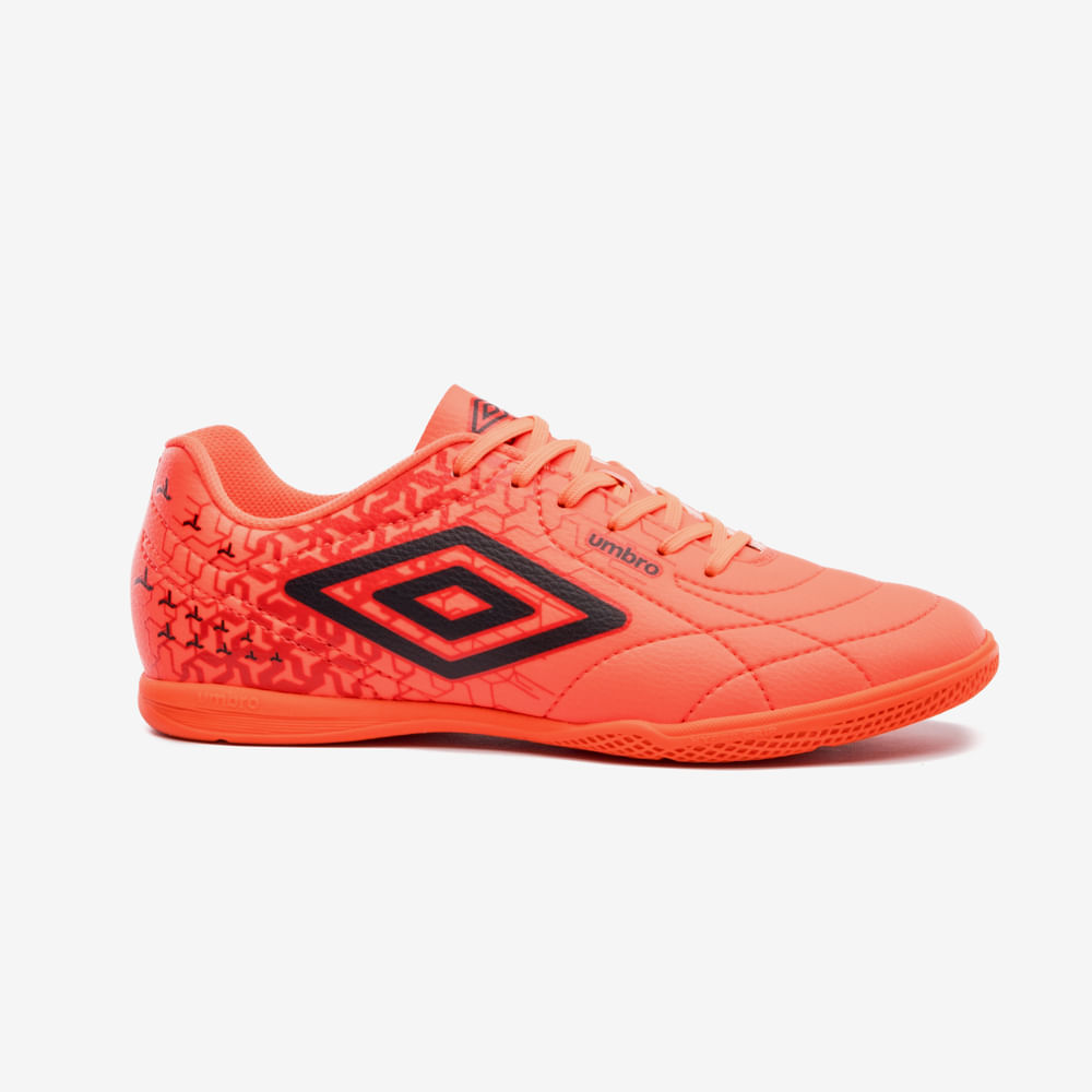 Chuteira Futsal Umbro Class Neo — foto do produto em fundo branco