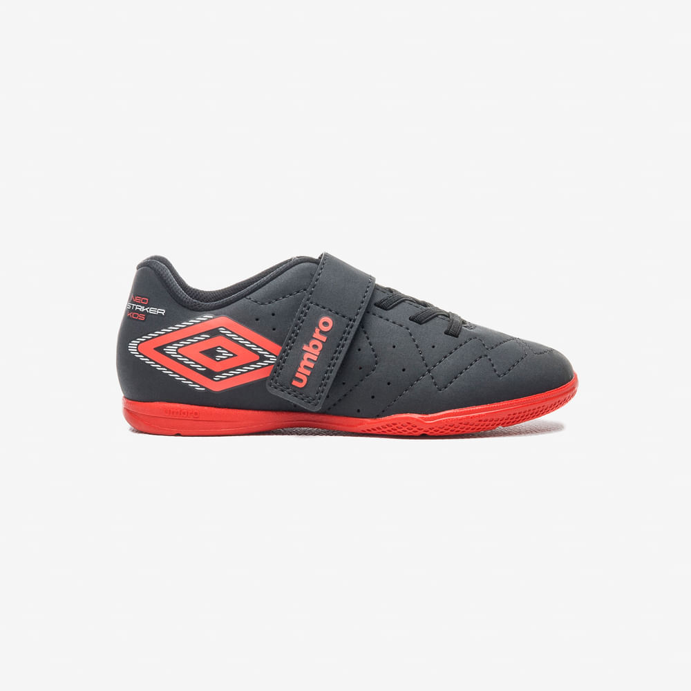 Chuteira Futsal Umbro Neo Striker Kids — foto do produto em fundo branco