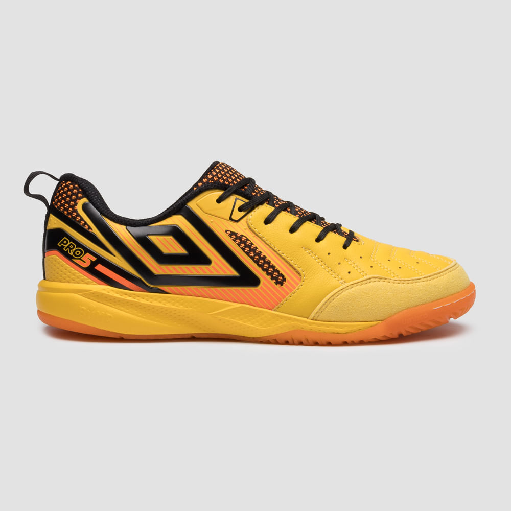 Chuteira Futsal Umbro Pro 5 Bump — foto do produto em fundo branco