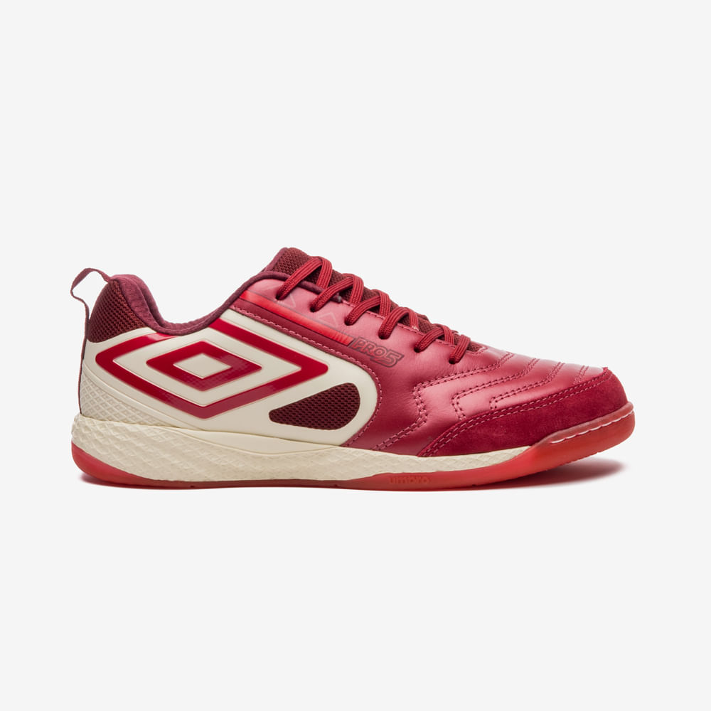 Chuteira Futsal Umbro Pro 5 Bump — foto do produto em fundo branco