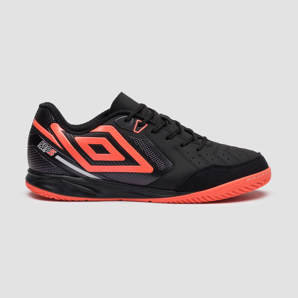 Chuteira Futsal Umbro Pro 5 Bump Club — foto do produto em fundo branco
