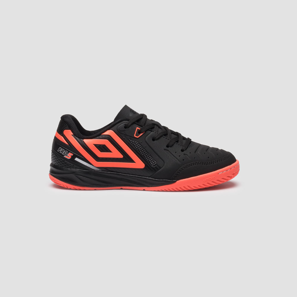 Chuteira Futsal Umbro Pro 5 Jr — foto do produto em fundo branco