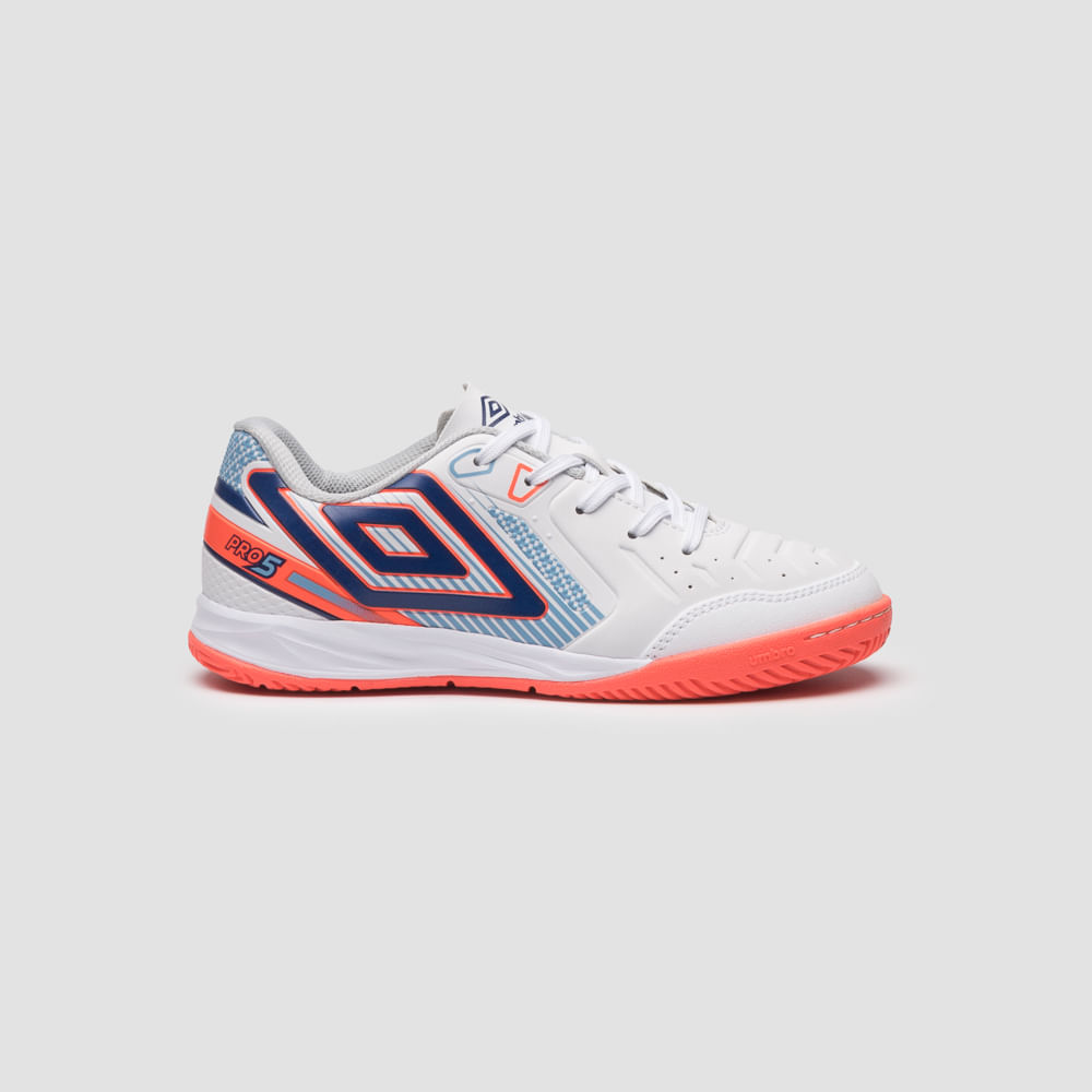 Chuteira Futsal Umbro Pro 5 Jr — foto do produto em fundo branco