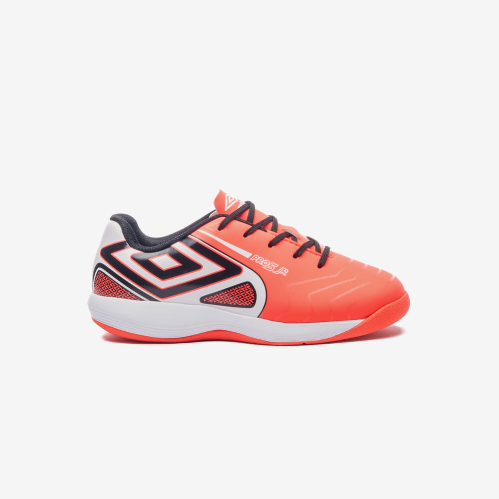 Chuteira Futsal Umbro Pro 5 Jr — foto do produto em fundo branco
