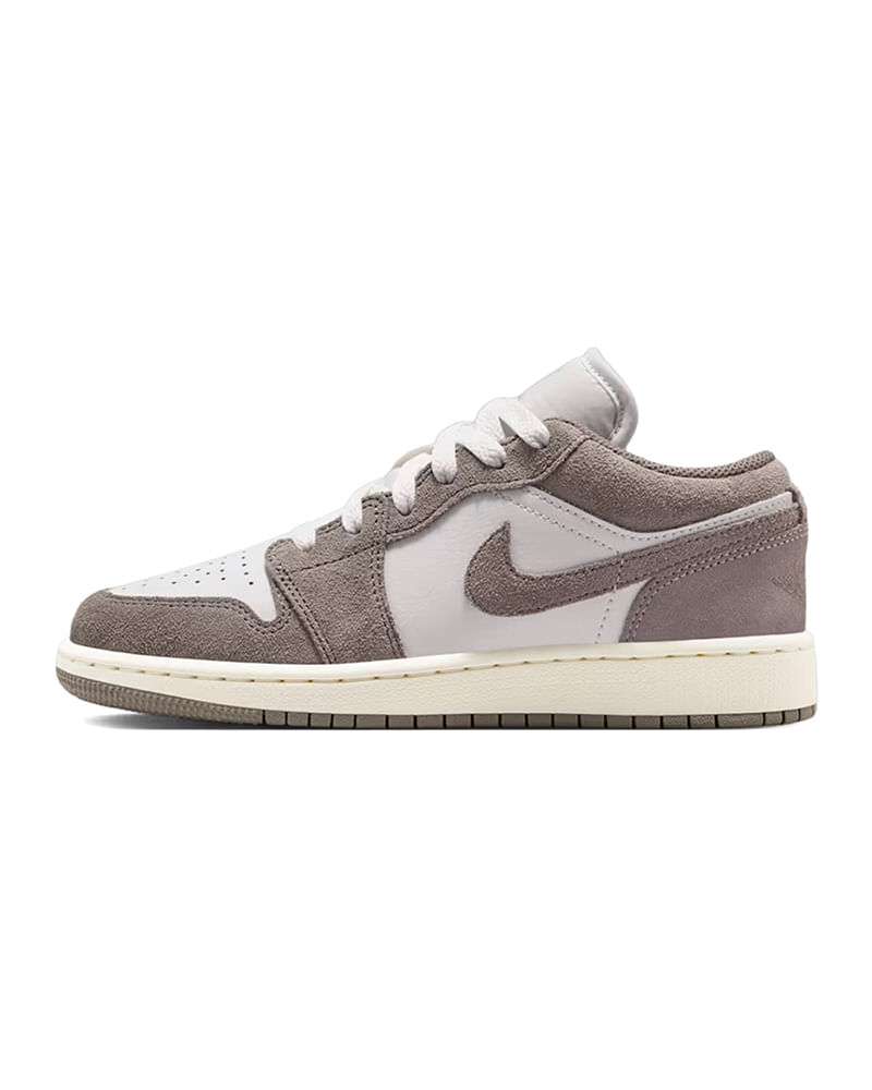 Tênis Air Jordan 1 Low Infantil — foto do produto em fundo branco