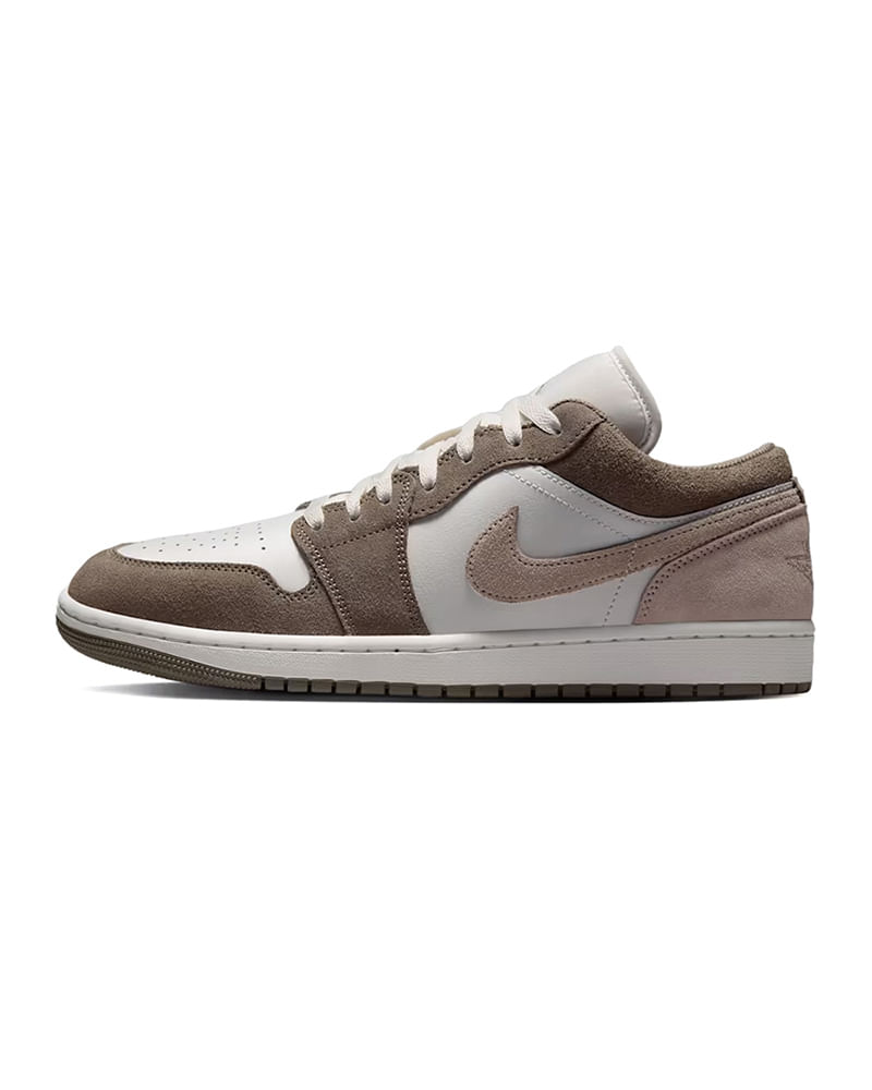 Tênis Air Jordan 1 Low Masculino — foto do produto em fundo branco