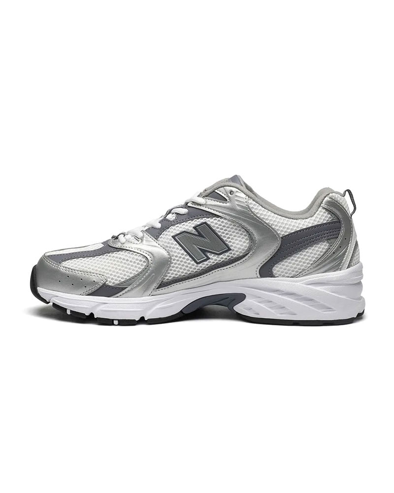 Tênis New Balance 530 Feminino — foto do produto em fundo branco
