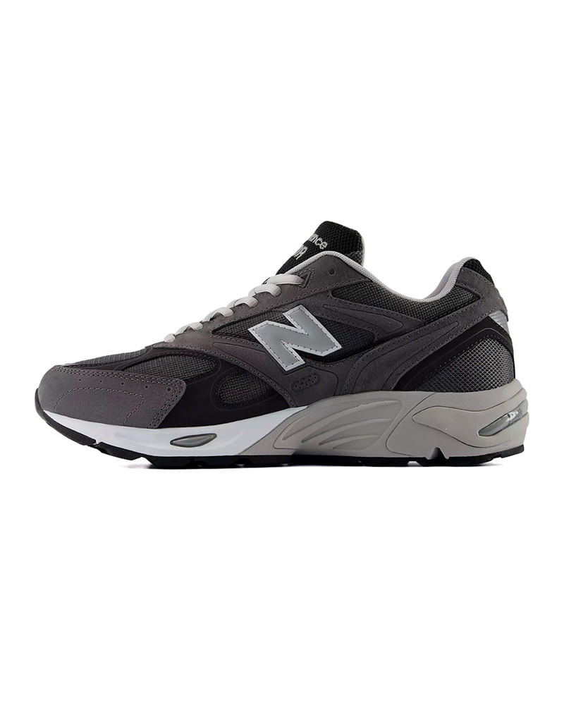 Tênis New Balance 880R Masculino — foto do produto em fundo branco