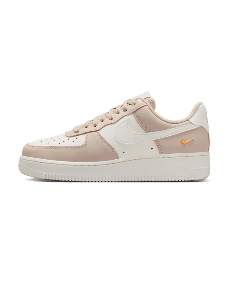 Tênis Nike Air Force 1 ´07 Low Feminino — foto do produto em fundo branco