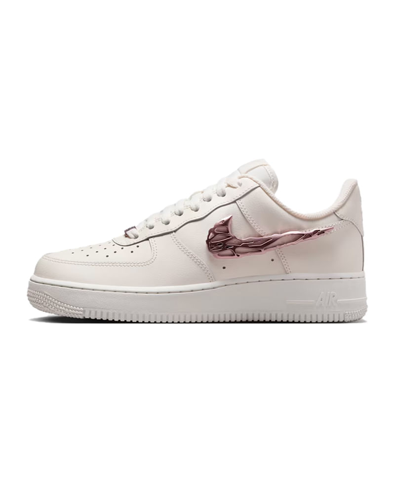 Tênis Nike Air Force 1 ’07 LX Feminino — foto do produto em fundo branco