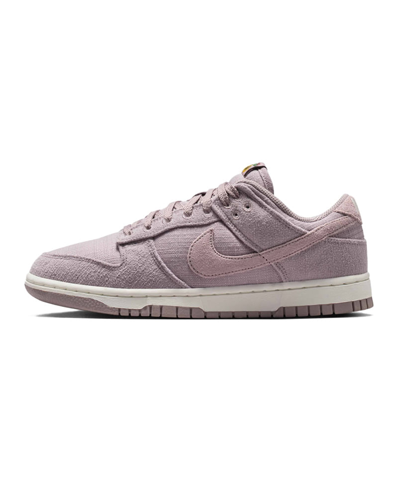 Tênis Nike Dunk Low Feminino — foto do produto em fundo branco